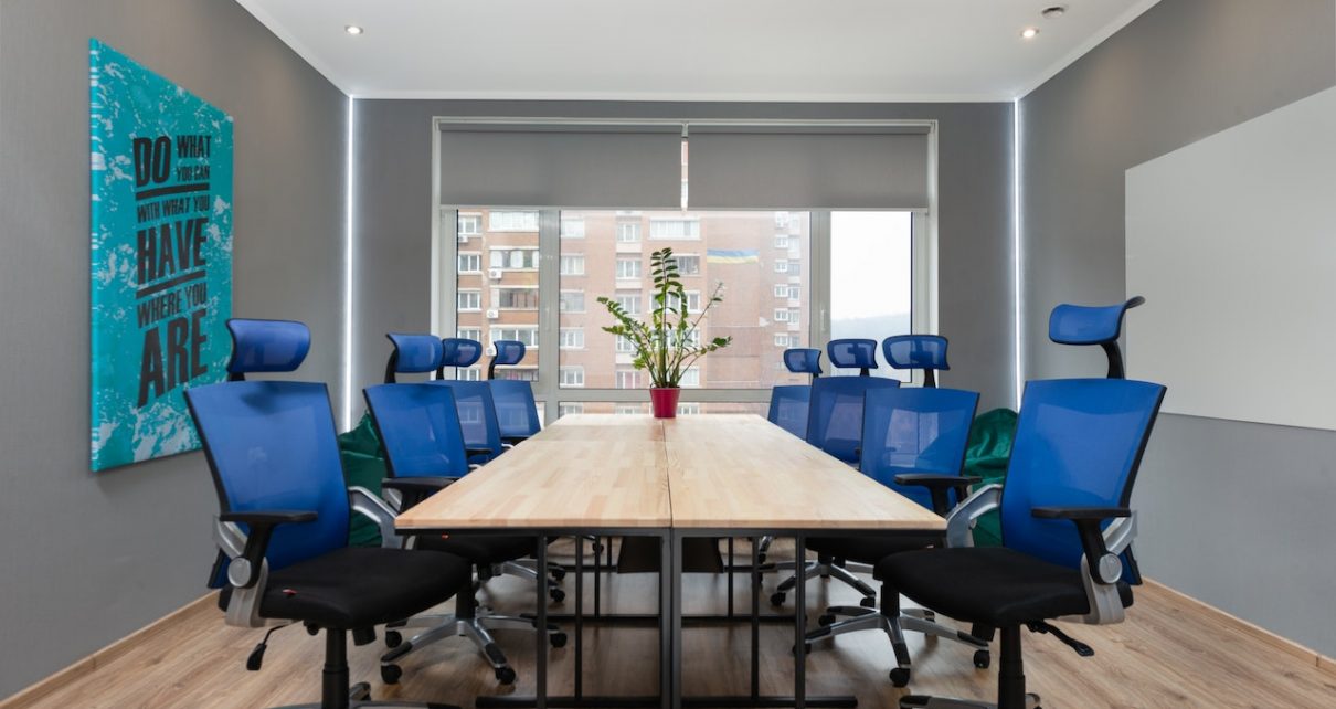 Przeprowadzanie spotkań firmowych - jaką salę wybrać?